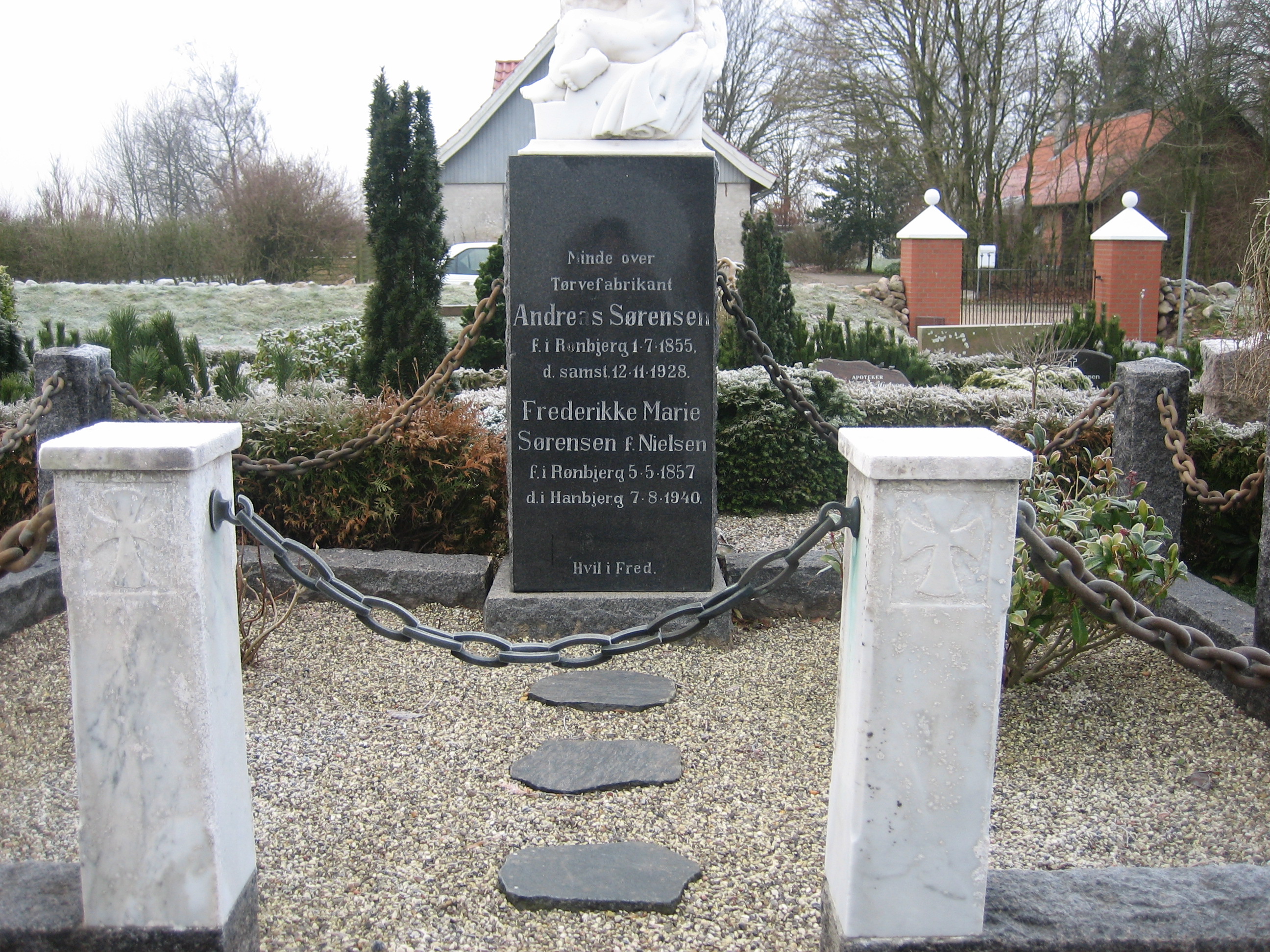 Andreas og Frederikke Sørensen's gravsted på Rønbjerg Kirkegård